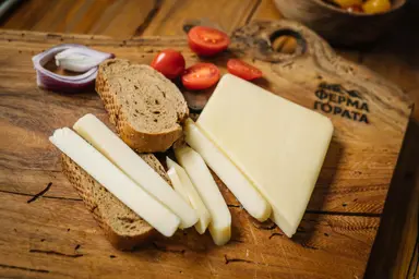 Натурални млечни продукти от овче и краве мляко